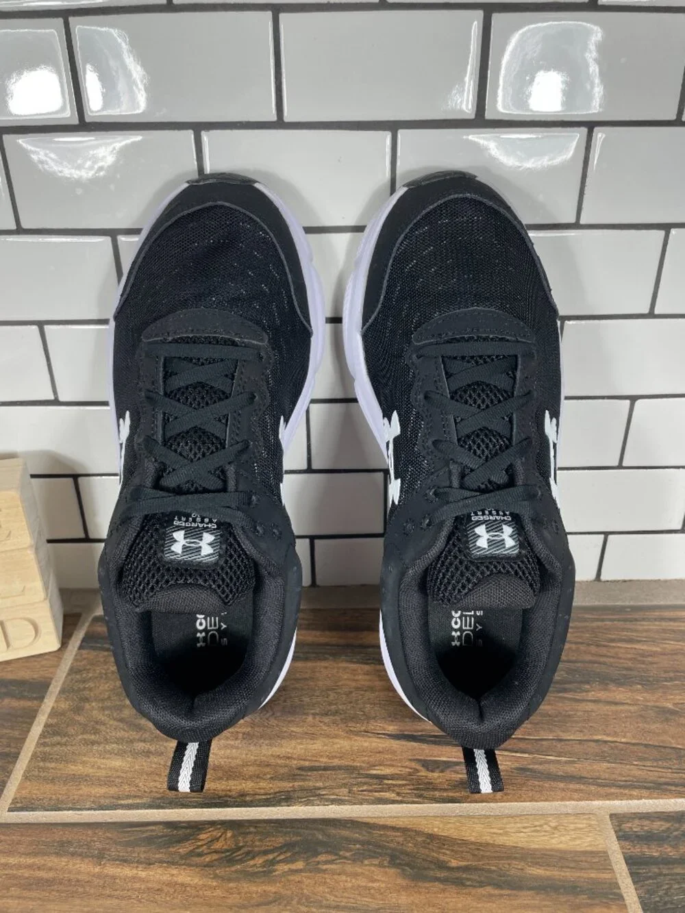 Under Armour Charged Assert 10 Running Shoes Mens Size 9 Wide 4E Black Sneakers